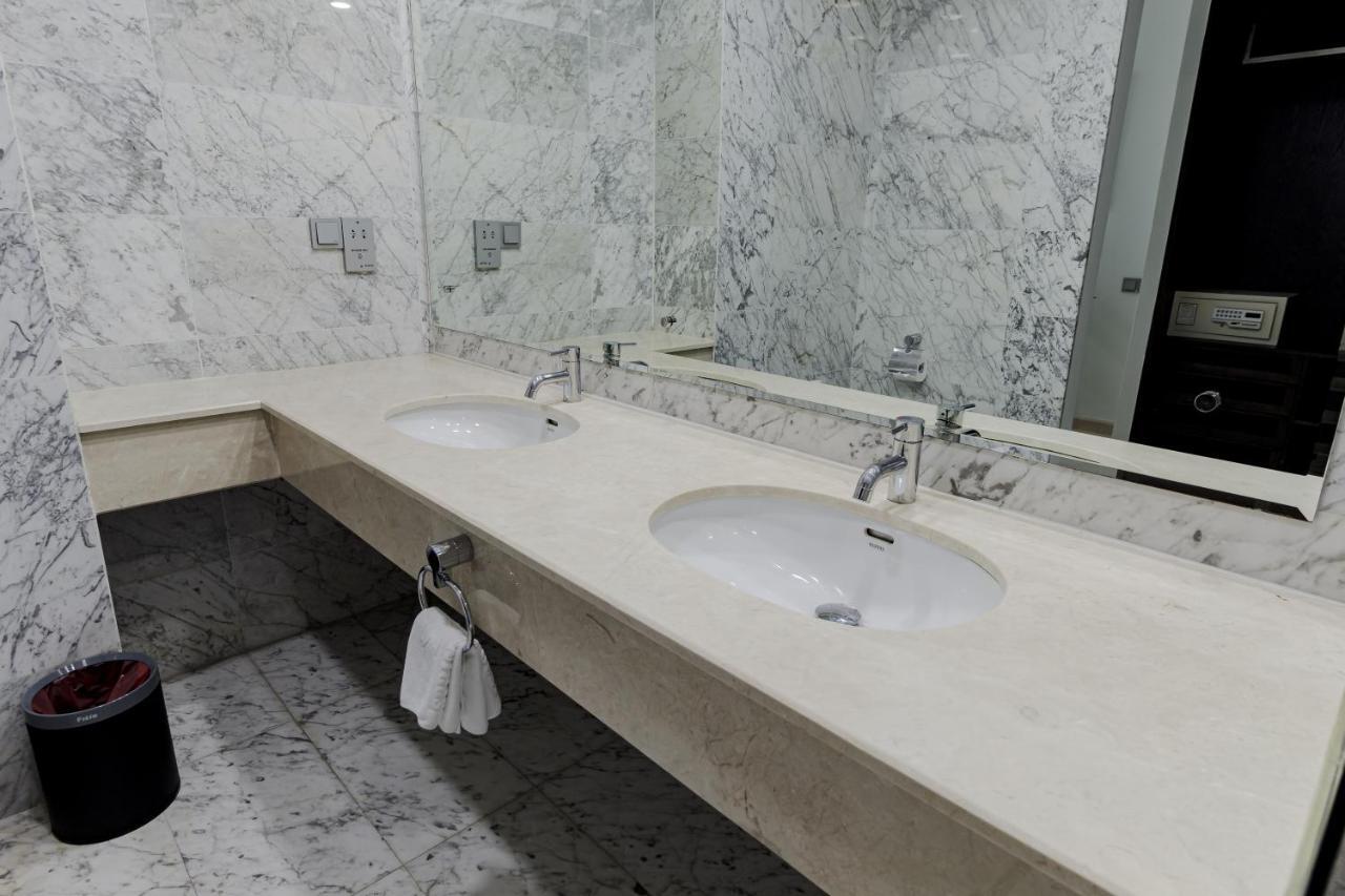 Blue Arch - Luxury Serviced Apartment In Central Saigon Ho Chi Minh-stad Buitenkant foto