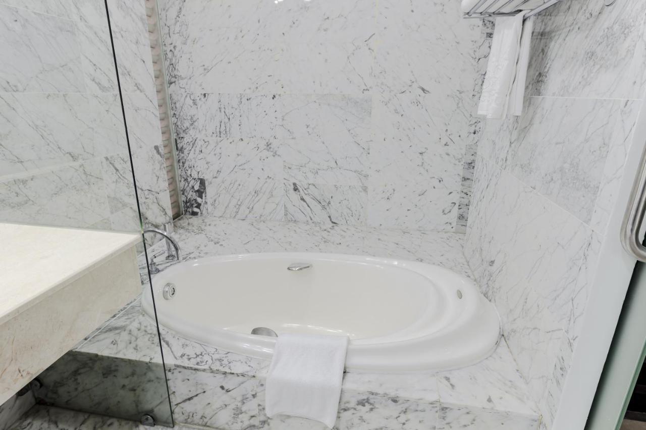 Blue Arch - Luxury Serviced Apartment In Central Saigon Ho Chi Minh-stad Buitenkant foto